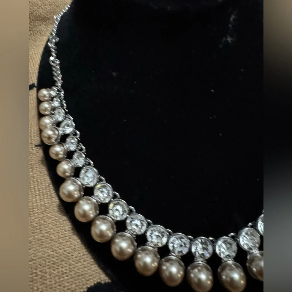 New - Banana Republic (RETAIL STORE) statement necklace - Picture 3 of 4